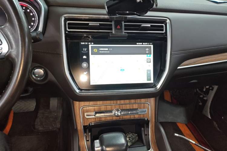 Used Roewe RX8 2018 30T Smart Connectivity Two-Wheel Drive Supreme Edition Audio And AC Panel
