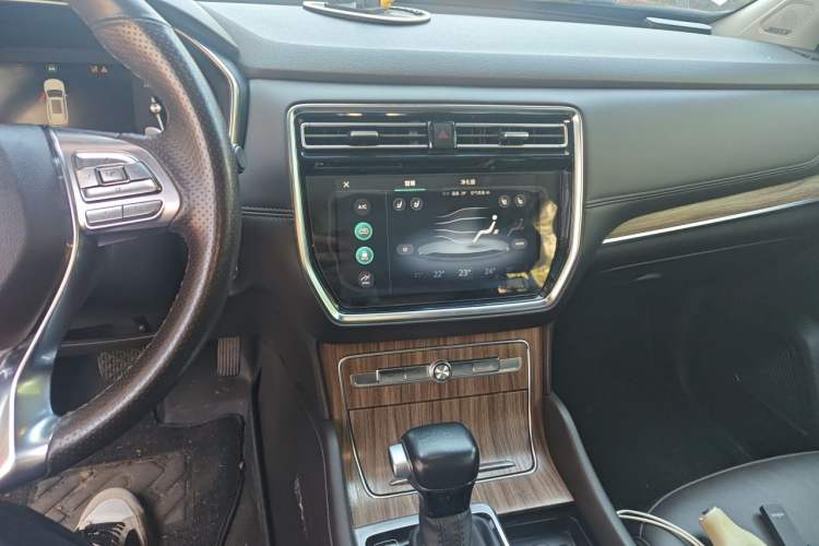Used Roewe RX8 2018 30T Smart Connectivity All-Wheel Drive Supreme Edition Audio And AC Panel