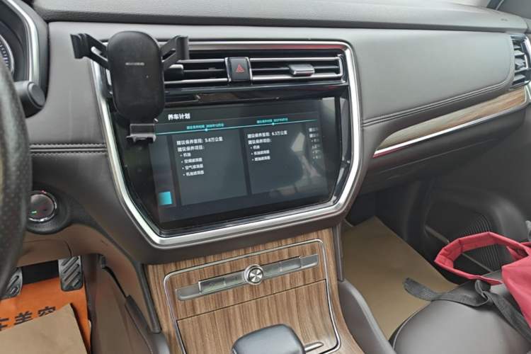 Used Roewe RX8 2018 30T Smart Connectivity All-Wheel Drive Supreme Edition Audio And AC Panel