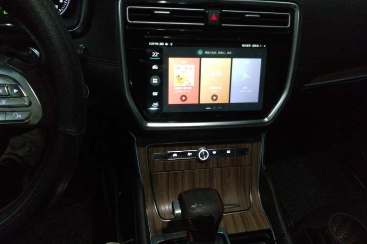 Used Roewe RX8 2018 30T Smart Connectivity Two-Wheel Drive Supreme Edition Audio And AC Panel