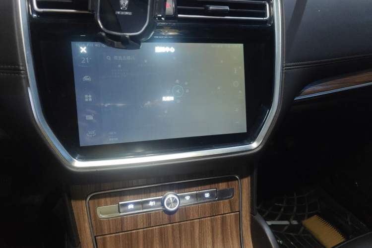 Used Roewe RX8 2018 30T Smart Connectivity Four-Wheel Drive Flagship Edition Audio And AC Panel