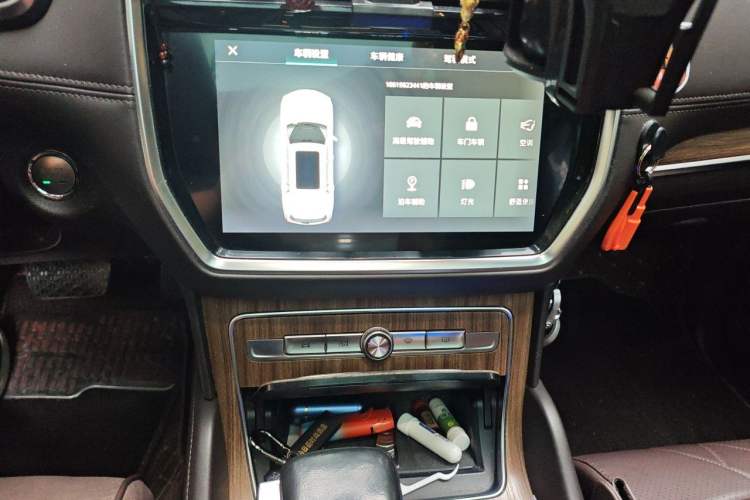 Used Roewe RX8 2018 30T Smart Connectivity All-Wheel Drive Supreme Edition Audio And AC Panel