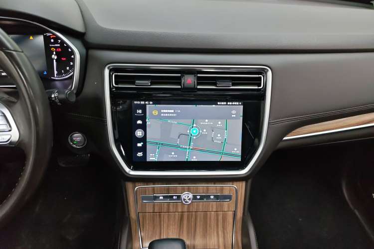Used Roewe RX8 2018 30T Smart Connectivity Two-Wheel Drive Flagship Edition Audio And AC Panel