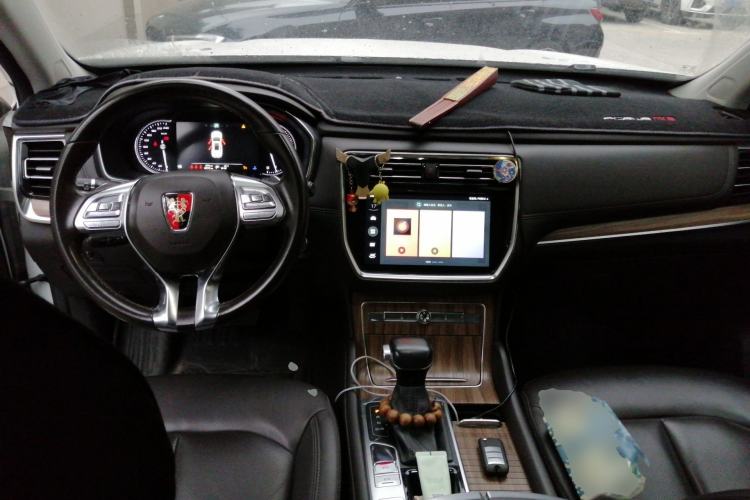 Used Roewe RX8 2018 30T Smart Connectivity Two-Wheel Drive Supreme Edition Center Console