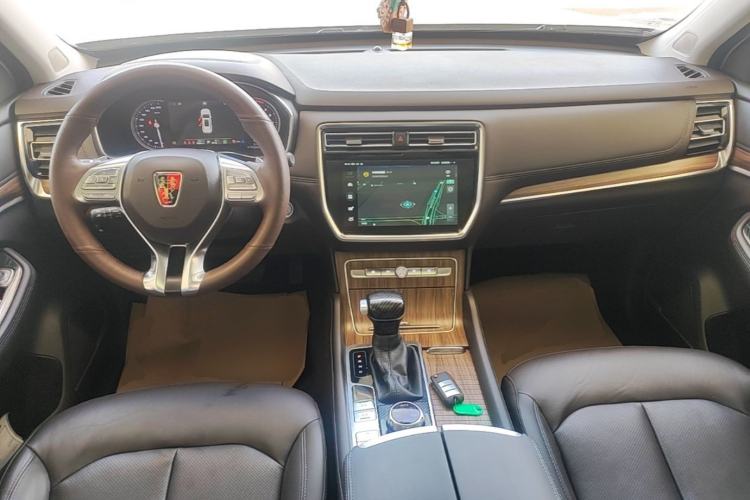 Used Roewe RX8 2018 30T Smart Connectivity All-Wheel Drive Supreme Edition Center Console