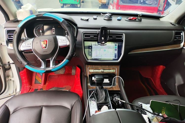Used Roewe RX8 2018 30T Smart Connectivity Two-Wheel Drive Supreme Edition Center Console