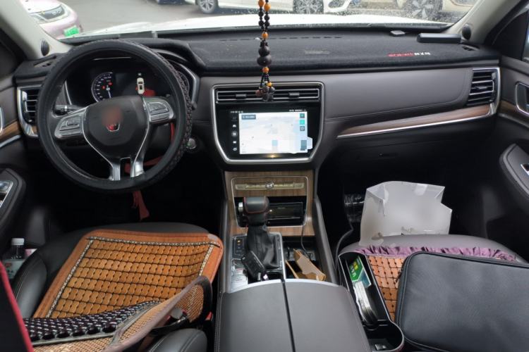 Used Roewe RX8 2018 30T Smart Connectivity Two-Wheel Drive Flagship Edition Center Console
