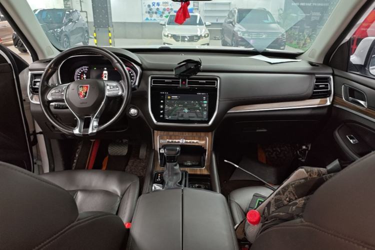 Used Roewe RX8 2018 30T Smart Connectivity Two-Wheel Drive Supreme Edition Center Console