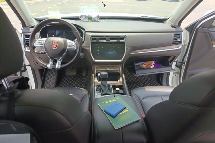 Used Roewe RX8 2018 30T Smart Connectivity Two-Wheel Drive Flagship Edition Center Console