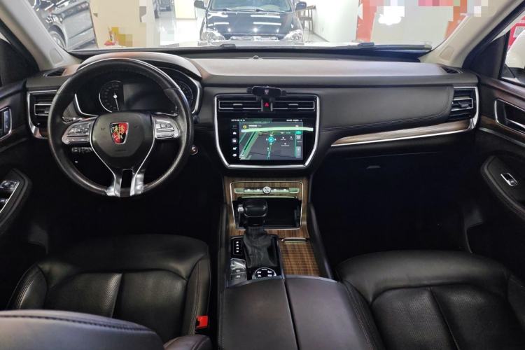 Used Roewe RX8 2018 30T Smart Connectivity All-Wheel Drive Supreme Edition Center Console
