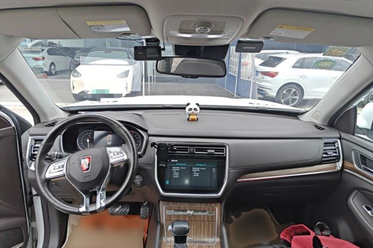 Used Roewe RX8 2018 30T Smart Connectivity All-Wheel Drive Supreme Edition Center Console