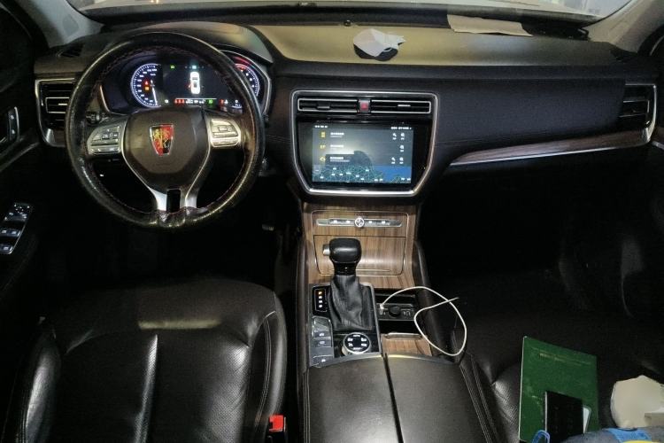 Used Roewe RX8 2018 30T Smart Connectivity Four-Wheel Drive Flagship Edition Center Console