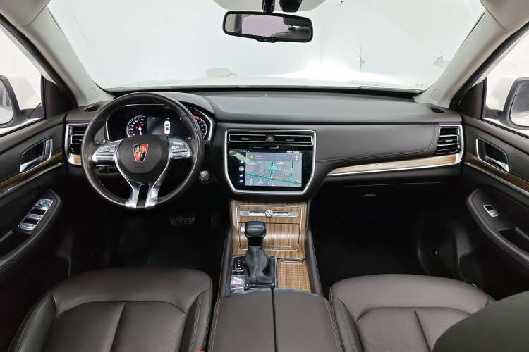 Used Roewe RX8 2018 30T Smart Connectivity Two-Wheel Drive Flagship Edition Center Console