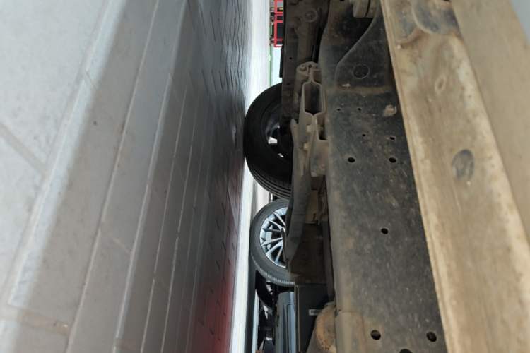 Used Roewe RX8 2018 30T Smart Connectivity Two-Wheel Drive Supreme Edition Chassis Front Left