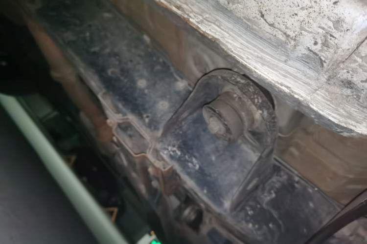 Used Roewe RX8 2018 30T Smart Connectivity Four-Wheel Drive Flagship Edition Chassis Front Right
