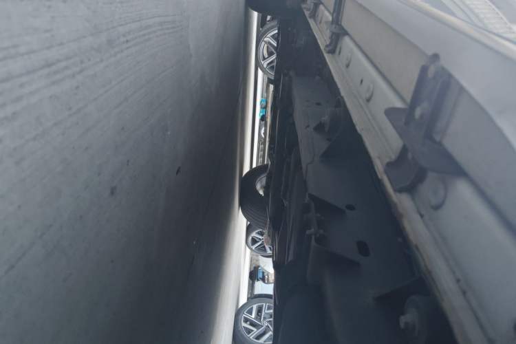 Used Roewe RX8 2018 30T Smart Connectivity Two-Wheel Drive Flagship Edition Chassis Rear Left