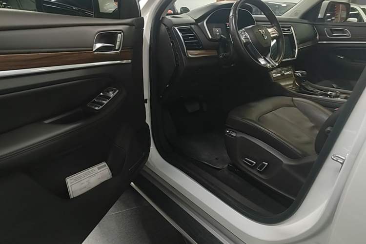 Used Roewe RX8 2018 30T Smart Connectivity All-Wheel Drive Supreme Edition Driver Seat
