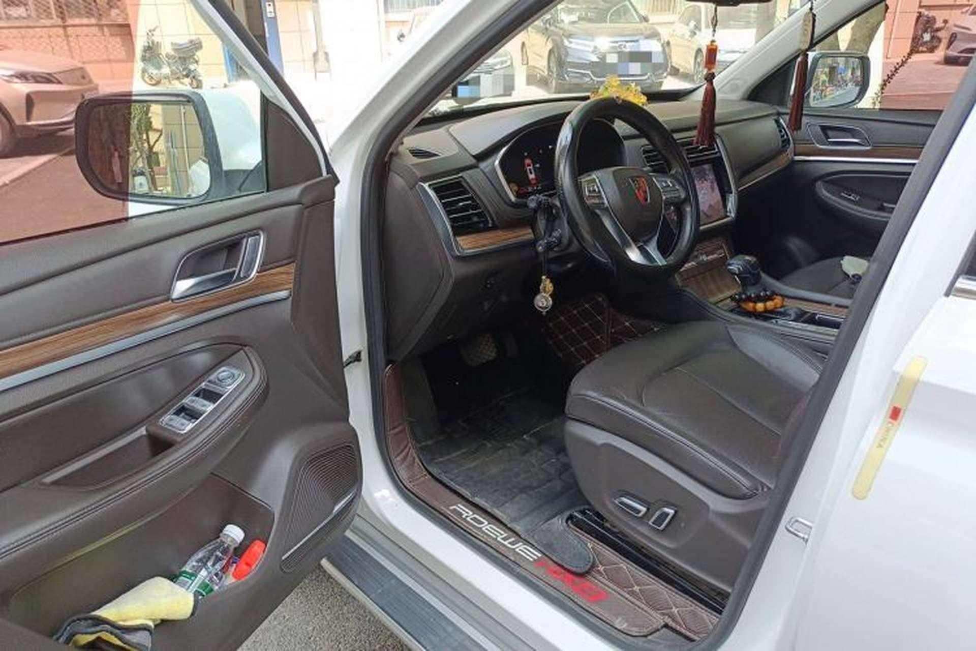 Used Roewe RX8 2018 30T Smart Connectivity Two-Wheel Drive Flagship Edition Driver Seat