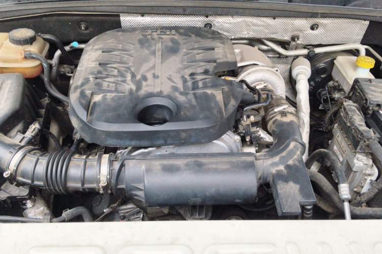 Used Roewe RX8 2018 30T Smart Connectivity All-Wheel Drive Supreme Edition Engine Bay