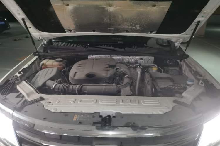 Used Roewe RX8 2018 30T Smart Connectivity Four-Wheel Drive Flagship Edition Engine Bay