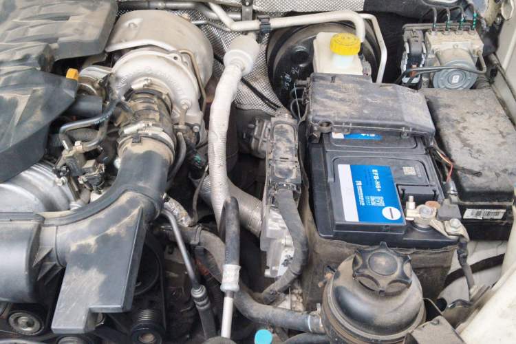 Used Roewe RX8 2018 30T Smart Connectivity All-Wheel Drive Supreme Edition Engine Bay Left