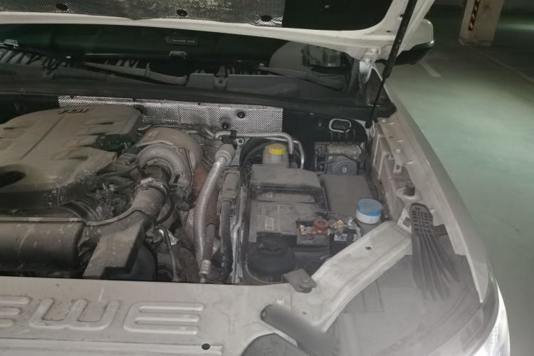 Used Roewe RX8 2018 30T Smart Connectivity Four-Wheel Drive Flagship Edition Engine Bay Left