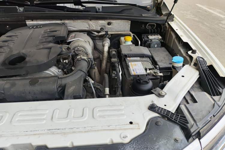 Used Roewe RX8 2018 30T Smart Connectivity Two-Wheel Drive Supreme Edition Engine Bay Left