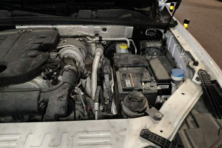 Used Roewe RX8 2018 30T Smart Connectivity Four-Wheel Drive Flagship Edition Engine Bay Left