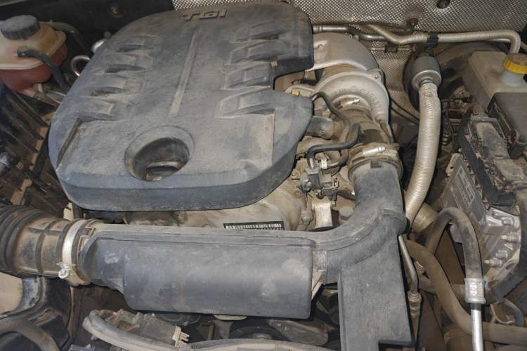 Used Roewe RX8 2018 30T Smart Connectivity Four-Wheel Drive Flagship Edition Engine Bay Left