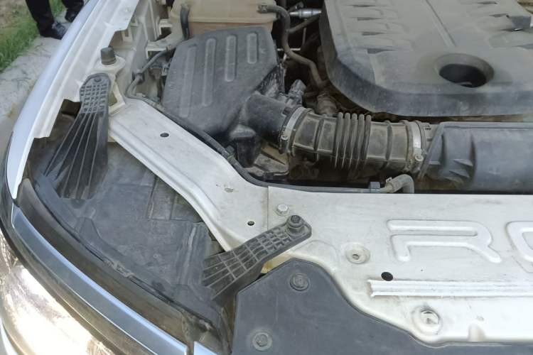 Used Roewe RX8 2018 30T Smart Connectivity Two-Wheel Drive Flagship Edition Engine Bay Right