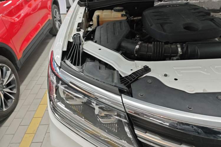 Used Roewe RX8 2018 30T Smart Connectivity Two-Wheel Drive Supreme Edition Engine Bay Right