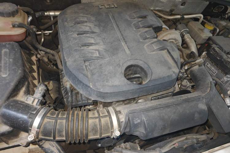 Used Roewe RX8 2018 30T Smart Connectivity Four-Wheel Drive Flagship Edition Engine Bay Right