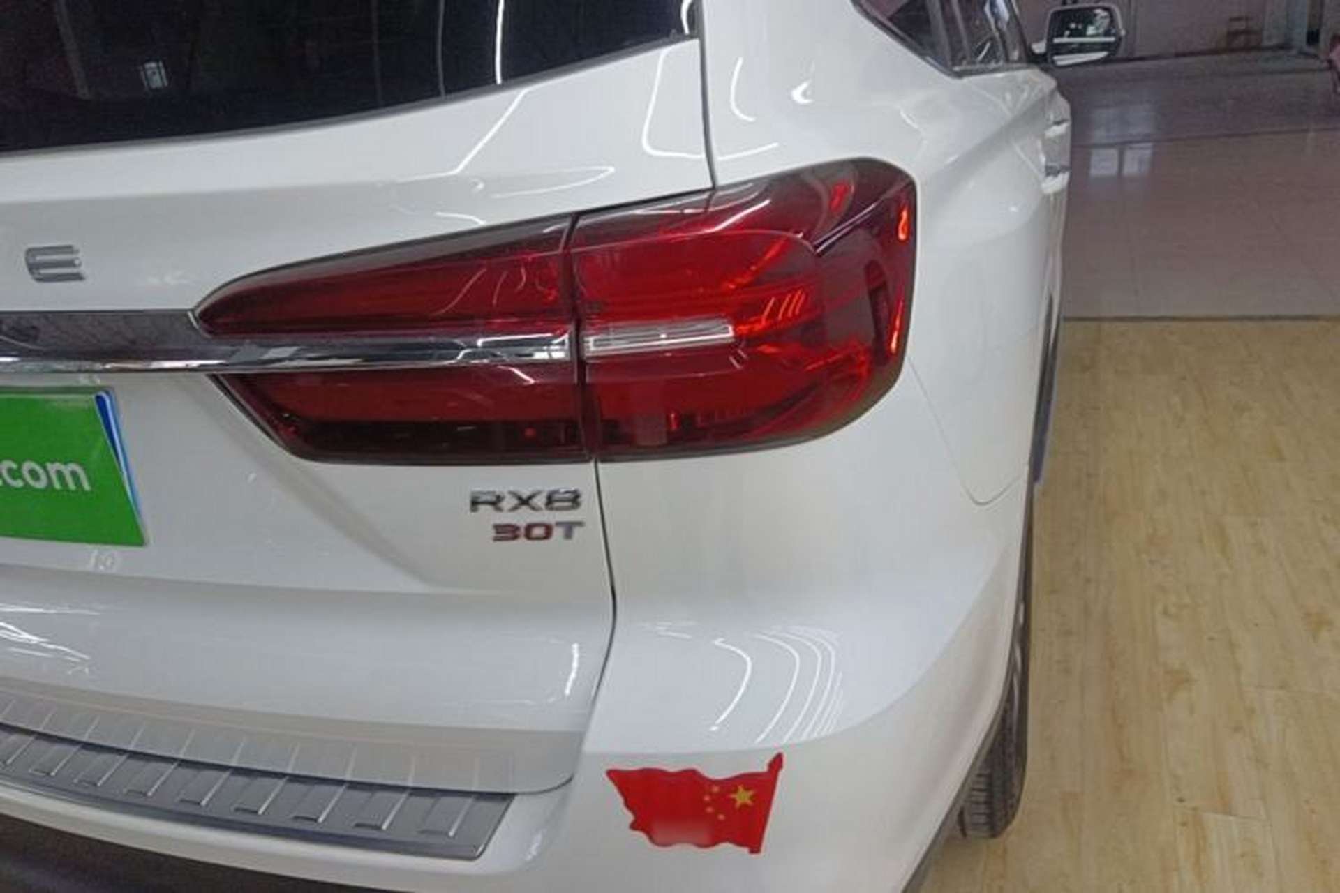 Used Roewe RX8 2018 30T Smart Connectivity Two-Wheel Drive Flagship Edition Exterior 3
