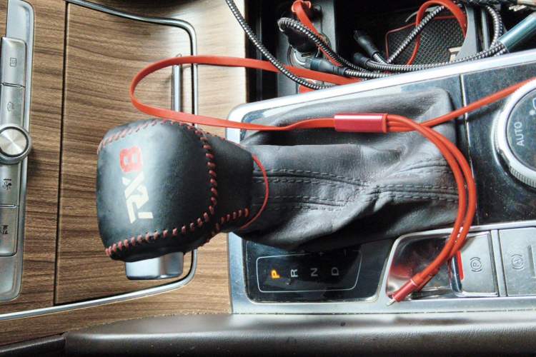 Used Roewe RX8 2018 30T Smart Connectivity All-Wheel Drive Supreme Edition Gear Lever