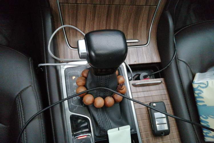 Used Roewe RX8 2018 30T Smart Connectivity Two-Wheel Drive Supreme Edition Gear Lever