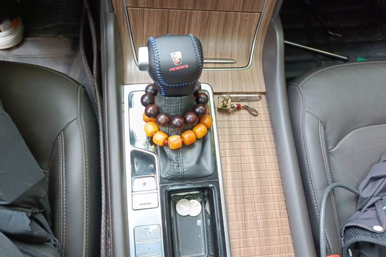 Used Roewe RX8 2018 30T Smart Connectivity Two-Wheel Drive Flagship Edition Gear Lever
