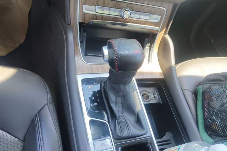 Used Roewe RX8 2018 30T Smart Connectivity Two-Wheel Drive Supreme Edition Gear Lever