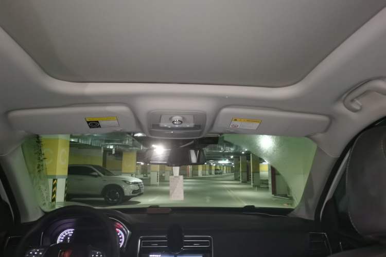 Used Roewe RX8 2018 30T Smart Connectivity Four-Wheel Drive Flagship Edition Headliner