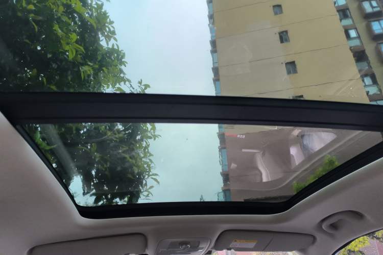 Used Roewe RX8 2018 30T Smart Connectivity Two-Wheel Drive Flagship Edition Headliner