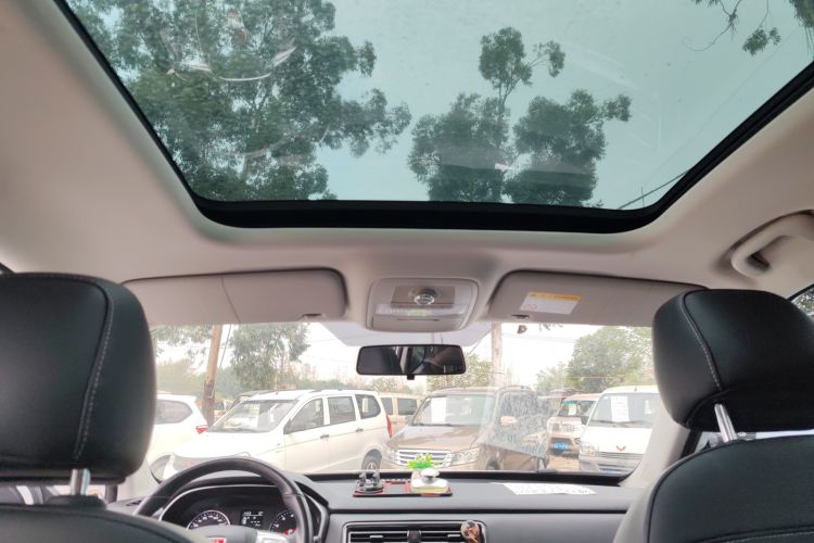 Used Roewe RX8 2018 30T Two-Wheel Drive Flagship Edition Headliner