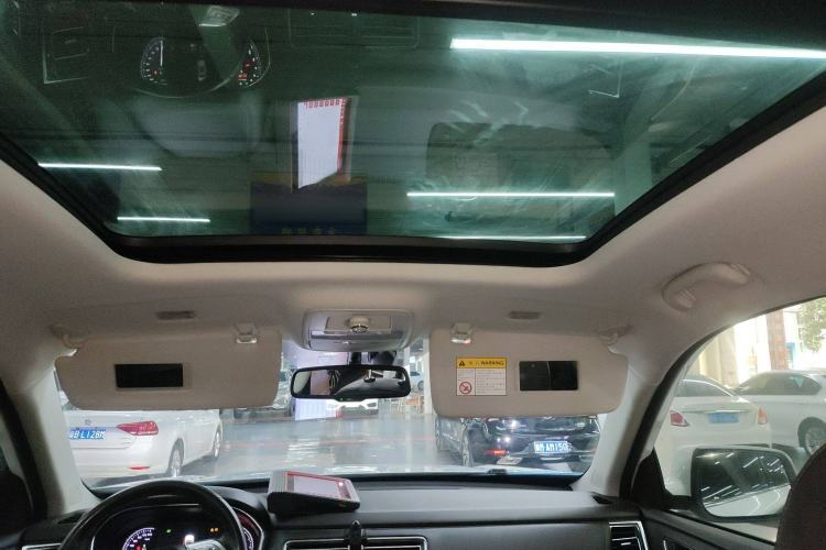 Used Roewe RX8 2018 30T Smart Connectivity Two-Wheel Drive Flagship Edition Headliner