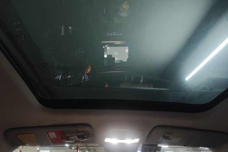 Used Roewe RX8 2018 30T Smart Connectivity Four-Wheel Drive Flagship Edition Headliner