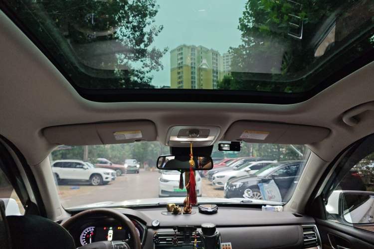 Used Roewe RX8 2018 30T Smart Connectivity All-Wheel Drive Supreme Edition Headliner