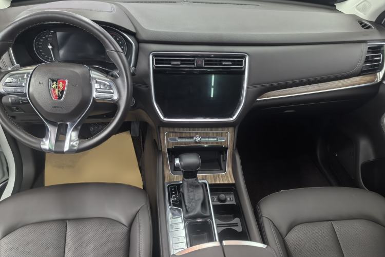 Used Roewe RX8 2018 30T Smart Connectivity Two-Wheel Drive Flagship Edition Interior 1