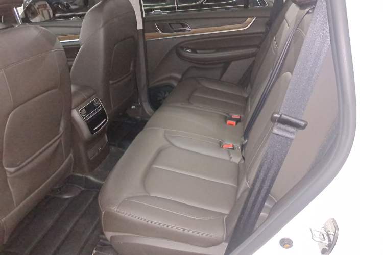 Used Roewe RX8 2018 30T Smart Connectivity All-Wheel Drive Supreme Edition Interior 1