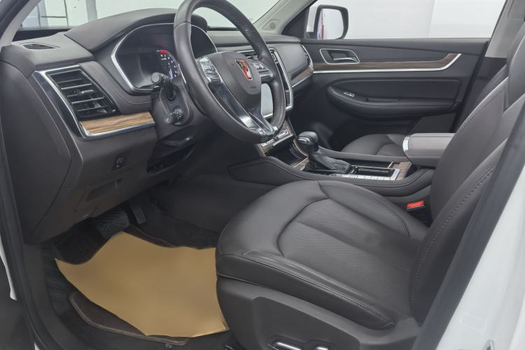 Used Roewe RX8 2018 30T Smart Connectivity Two-Wheel Drive Flagship Edition Interior 2