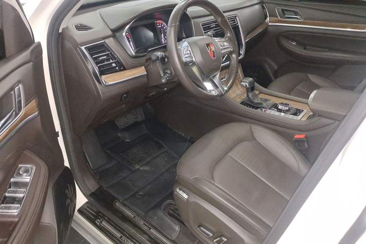 Used Roewe RX8 2018 30T Smart Connectivity All-Wheel Drive Supreme Edition Interior 2