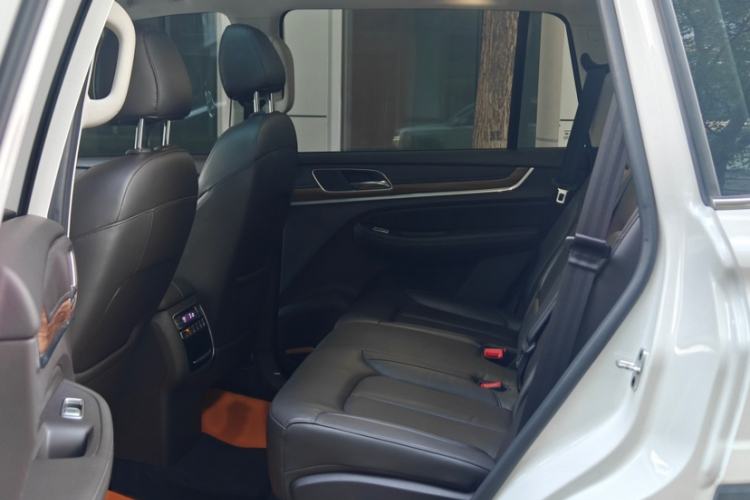 Used Roewe RX8 2018 30T Smart Connectivity Two-Wheel Drive Flagship Edition Interior 3
