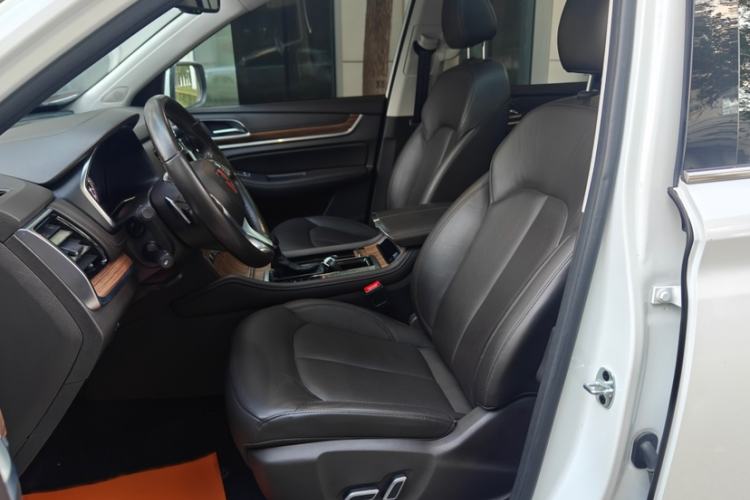 Used Roewe RX8 2018 30T Smart Connectivity Two-Wheel Drive Flagship Edition Interior 5