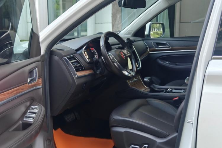 Used Roewe RX8 2018 30T Smart Connectivity Two-Wheel Drive Flagship Edition Interior 7